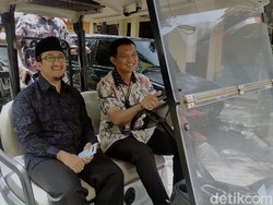 Saat Yusuf Mansur Naik Golf Car di Mapolrestabes Surabaya Sebelum Diperiksa