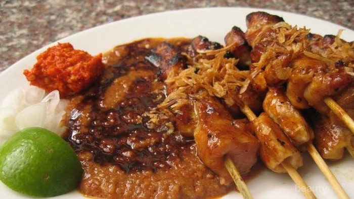 Tidak Disangka Ternyata Ini Dia Street Food Indonesia yang Disukai Para Bule