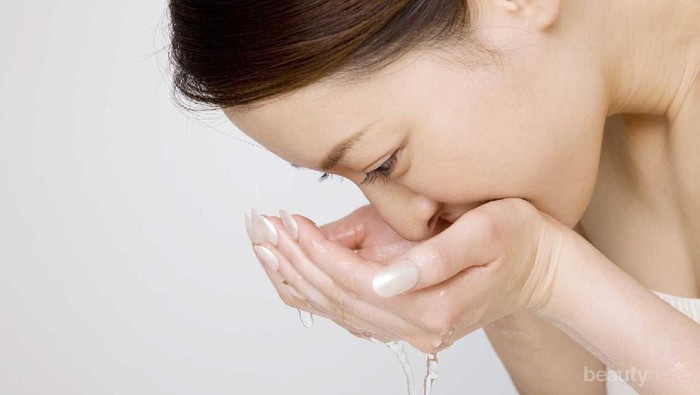 Mencuci Muka dengan Air Biasa? Jangan Lupa Sertakan Bahan Alami Ini!