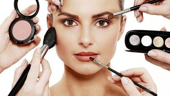 Ingin Eye Makeup Tahan Lama? Begini Trik Ampuhnya