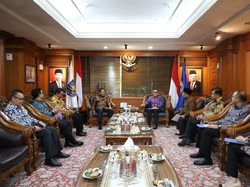 Bertemu Mendagri, Asosiasi Bupati Redam Kepanikan Warga Hadapi Korona