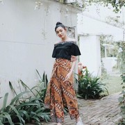 [FORUM] Berniat ke kondangan pakai sepatu sneakers? Aneh gak ya?