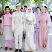 [FORUM] Lebih suka gaun pengantin yang lebar bawahnya atau model gaun sederhana?