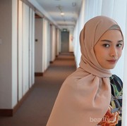 Tak Hanya Cantik, Bahan Hijab Ini Juga Nyaman Banget Dipakai Lho!