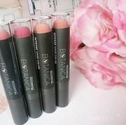 Ada yang pakai lipcream Botanica? Baguskah?