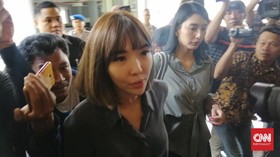 Kasus Carding, Gisel dan Tyas Dapat Tiket Pesawat dan Hotel