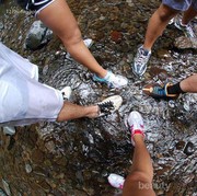 [FORUM] Sepatu apa ya yang nyaman dipakai pas hujan?