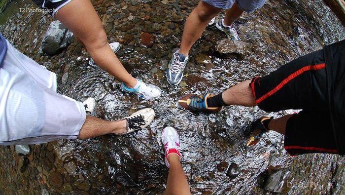 [FORUM] Sepatu apa ya yang nyaman dipakai pas hujan?