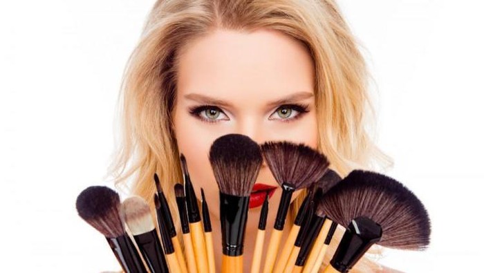 Ladies, Ini Dia 5 hal yang Perlu Diperhatikan Ketika Mencuci Makeup Brush
