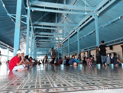 Daerahnya Berstatus KLB, Masjid Agung Solo Tetap Gelar Salat Jumat