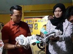 Gerebek Rumah di Bandung, Polisi Sita Dua Karung Berisi Masker
