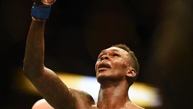 Mimpi Adesanya: Ciptakan Sejarah Bareng Usman dan Ngannou