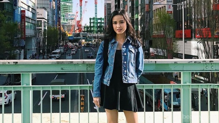 Tips Pakai Sneakers dari Para Selebgram Modis yang Membuat Penampilan Lebih Hits!