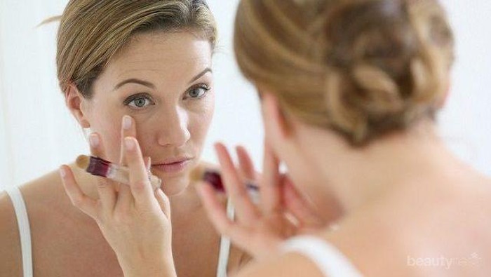 Ladies, Inilah Tips Jitu Menutupi Dark Circles dengan Menggunakan Concealer!