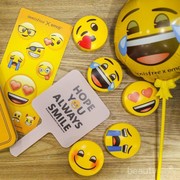 Ladies, Bedak Tabur Innisfree yang Emoji No Sebum Bagus Enggak Ya?