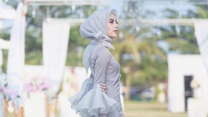 kalau gemuk cocok enggak sih pakai dress mermaid untuk hijabers? kalau gemuk cocok enggak sih pakai dress mermaid untuk hijabers?