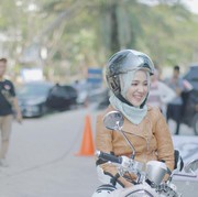 Kata Siapa Berkendara Motor di Jalan Tidak Aman? Yuk Ikuti Tips Ini, Ladies