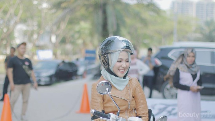 Kata Siapa Berkendara Motor di Jalan Tidak Aman? Yuk Ikuti Tips Ini, Ladies