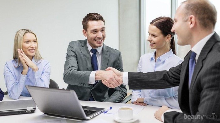 Ladies, Ini Dia Cara Cepat Beradaptasi dengan Lingkungan Kerja yang Baru!