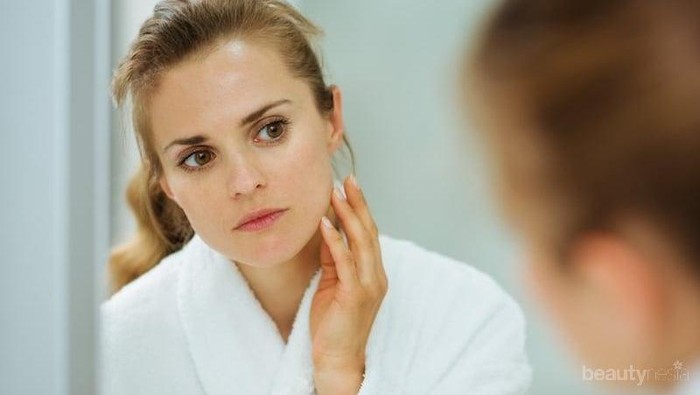 Apakah Kosmetik yang Kamu Pakai Menyebabkan Wajah Breakout