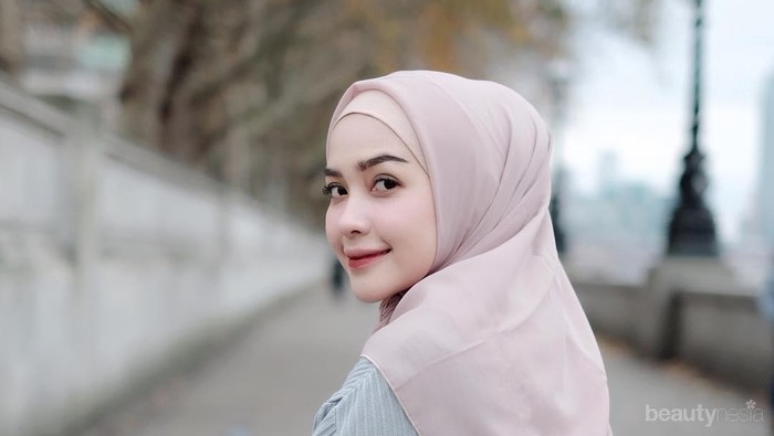 Sebal Benang Hijab Selalu Tertarik Hingga Berlubang? Lakukan Hal Ini untuk Mencegahnya!