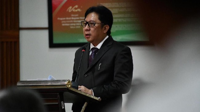 Anggota Komite BPH Migas Ahmad Rizal meraih gelar doktoral Unpad usai mempresentasikan disertasi soal jasa konstruksi bagi pembangunan nasional.