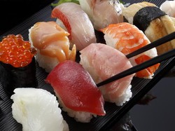 Ngeri! 5 Hal Ini Bisa Terjadi Saat Makan Sushi