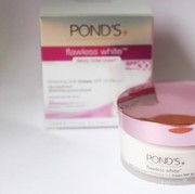 Ada yang pakai PONDS flawless white?