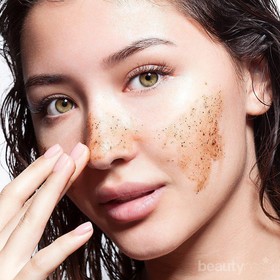 3 Rekomendasi Scrub untuk Perawatan Wajah si Kulit Kering