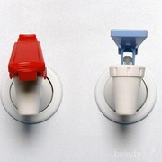 [FORUM] Kamu lebih suka minum air hangat atau dingin?