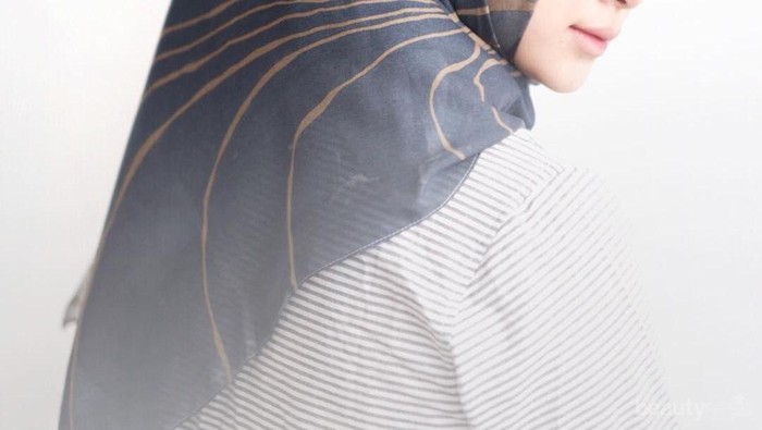 Dijamin Anti Norak dan Makin Stylish, Begini Cara Memakai Kacamata untuk Hijabers