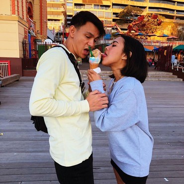 Baru 3 Bulan Nikah, Marcell Darwin Pamer Foto USG Calon Anak Pertama