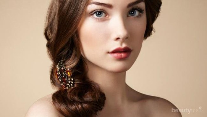 Tak Perlu MUA, Ini Inspirasi Make Up yang Bisa Kamu Lakukan Sendiri dan Glowing di Hari Lamaran