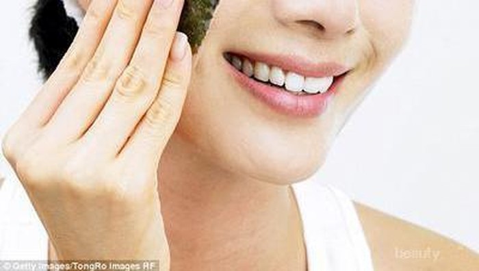 Atasi Jerawat Pakai Teh Basi, Benar Ampuh Enggak Sih?