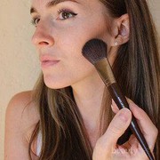 Aplikasi Makeup dengan Brush, Sponge, Atau Jari? Ini Dia Jawabannya!