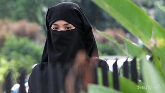 Dalam 3 Film Ini, Artis Indonesia Non Muslim Tunjukkan Totalitas Beraktingnya dengan Berhijab!