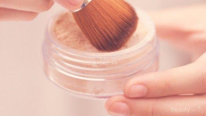 Ladies, Bedak Tabur Lokal yang Cocok untuk Kulit Berminyak Apa Ya? Ladies, Bedak Tabur Lokal yang Cocok untuk Kulit Berminyak Apa Ya?