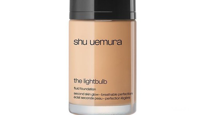 Dewy Look dengan Light Bulb and Fluid Foundation dari Shu Uemura