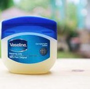 Ladies, Ada yang Pernah Pakai Vaseline Repairing Jelly?
