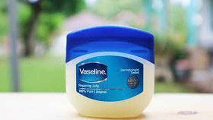 Ladies, Ada yang Pernah Pakai Vaseline Repairing Jelly? Ladies, Ada yang Pernah Pakai Vaseline Repairing Jelly?