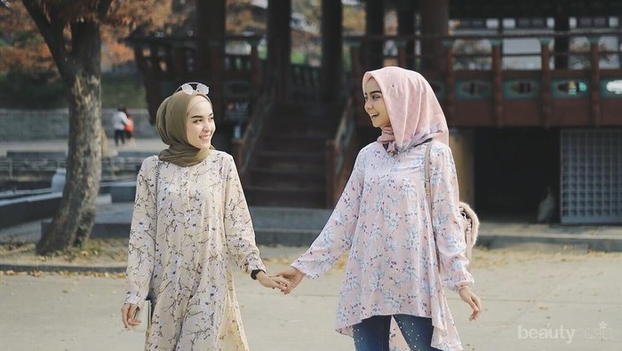 Supaya Tampil Proporsional, Intip Tips Padu Padan Memakai Tunik Muslim untuk Si Tubuh Kurus!