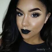 Sering Dilakukan Para Wanita, Ternyata Para Pria Benci Banget dengan Cara Make Up Ini, Lho!