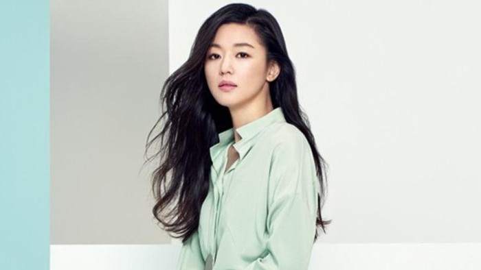 Wow! Jun Ji Hyun Gunakan Fashion Outfit Seharga Puluhan Juta Demi Drama Fenomenal Ini