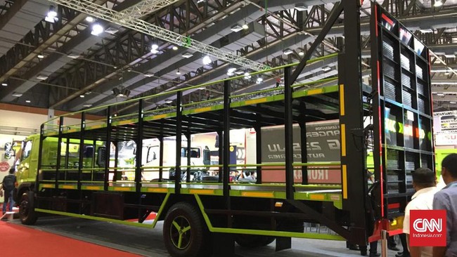 Hino Ranger FG 235 JU 4×2 yang didesain khusus buat mengangkut 54 sepeda motor atau empat mobil meluncur di Giicomvec 2020.