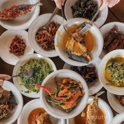 [FORUM] Makan nasi padang lebih enak pakai sambal merah atau hijau?