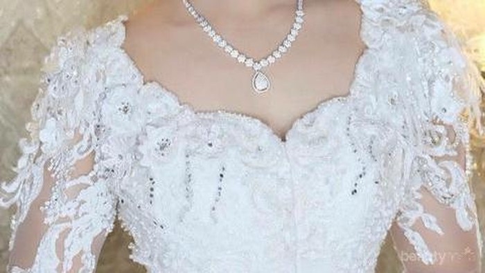 Ingin Riasan Pernikahan Kamu Awet Seharian? Pilih 5 Merk Foundation Ini Ladies!