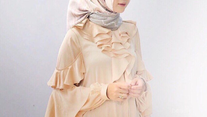 Jadi Inspirasi Para Hijabers, Begini Gaya Indah Nada Puspita Saat Tampil Feminin