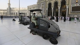 Cegah Corona, Saudi Perintahkan Sektor Swasta Kerja di Rumah