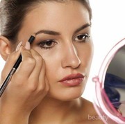 Hai Ladies, ada yang pakai pensil alis selain Viva?