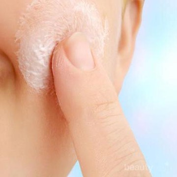 Wajib Tahu! Ini 4 Bahan Skin Care yang Ternyata Bisa Menyumbat Pori dan Menyebabkan Komedo
